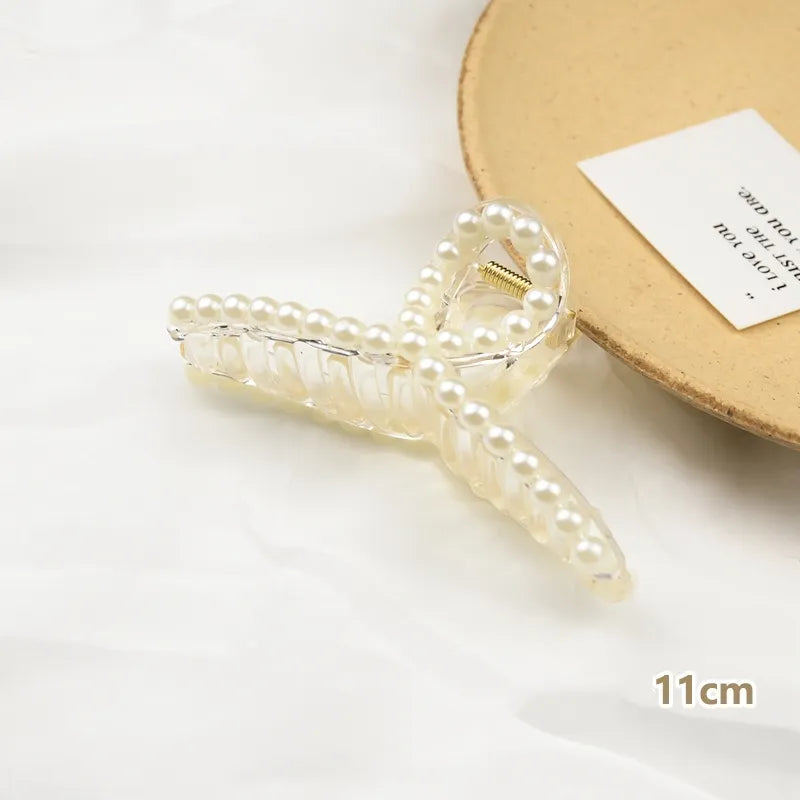 Elegant Pearl Claw Clip