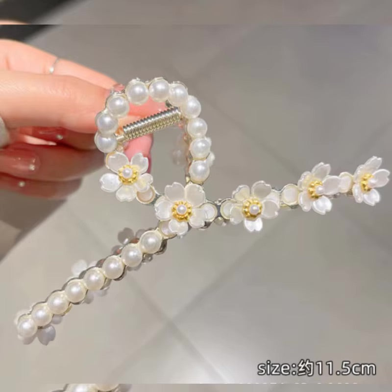 Elegant Floral Claw Clip